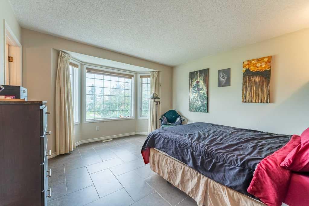 250 Mt Lorette Close SE