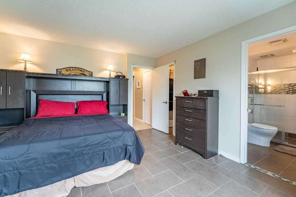 250 Mt Lorette Close SE