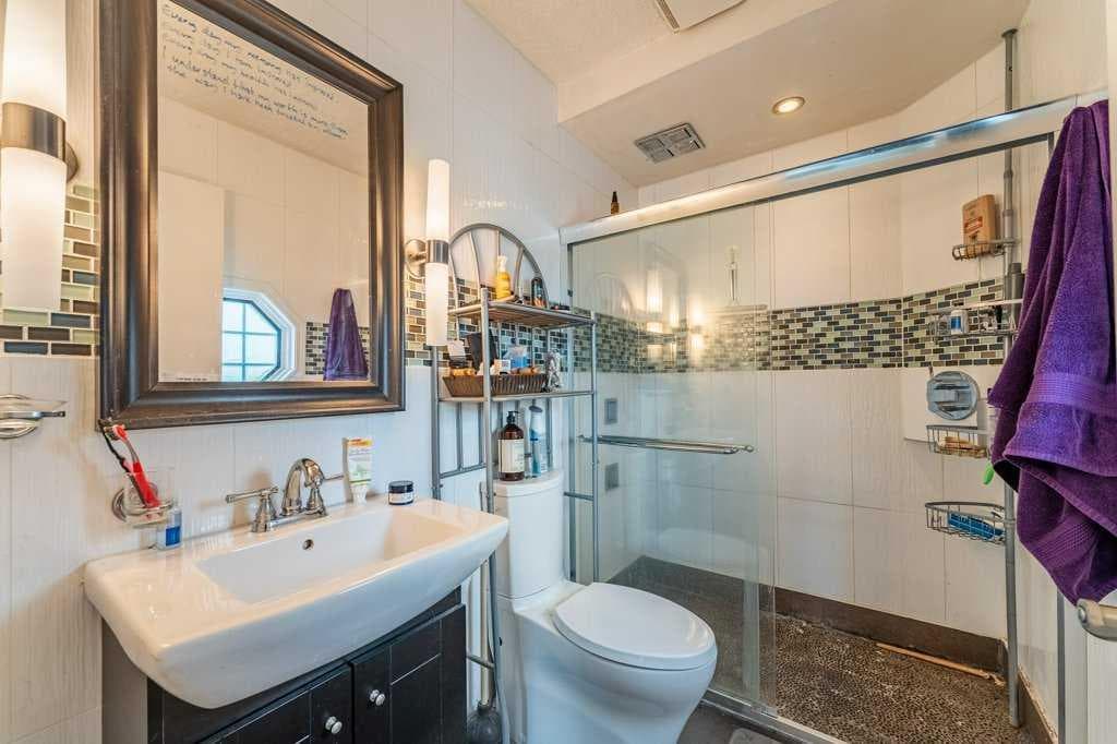 250 Mt Lorette Close SE