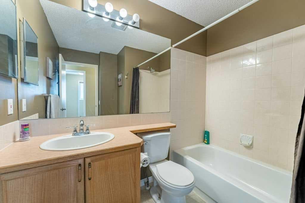 250 Mt Lorette Close SE