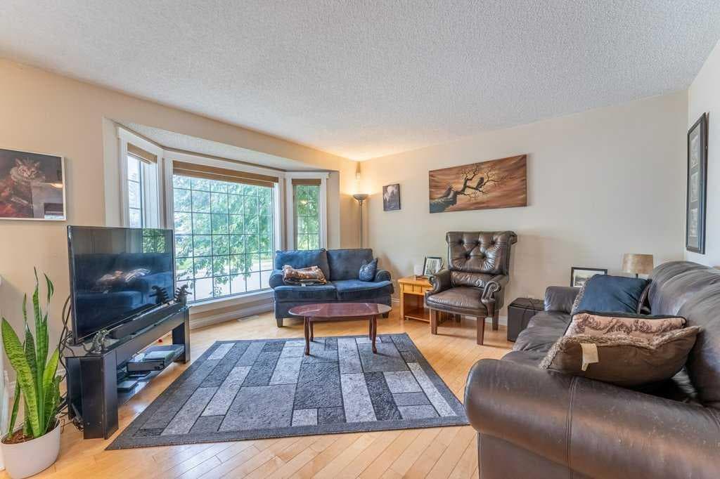 250 Mt Lorette Close SE