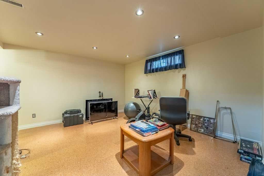 250 Mt Lorette Close SE