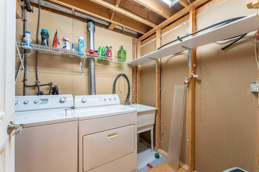 250 Mt Lorette Close SE