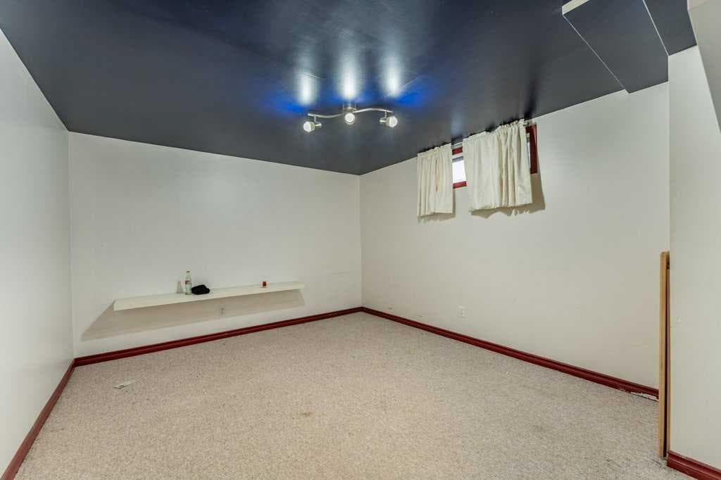 250 Mt Lorette Close SE