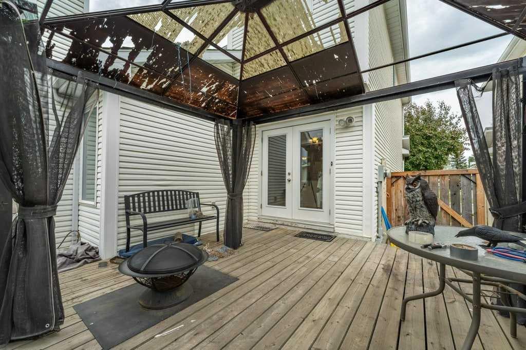 250 Mt Lorette Close SE