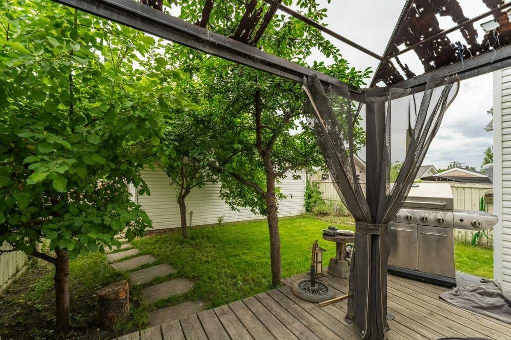 250 Mt Lorette Close SE