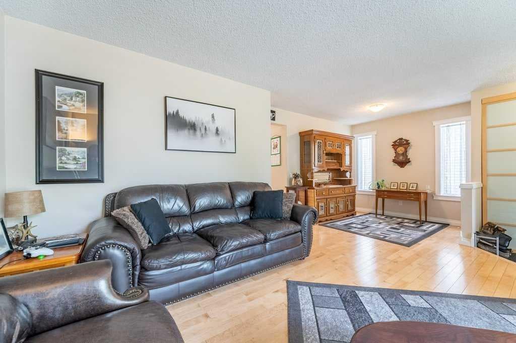 250 Mt Lorette Close SE
