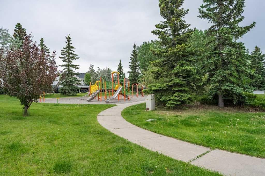 250 Mt Lorette Close SE