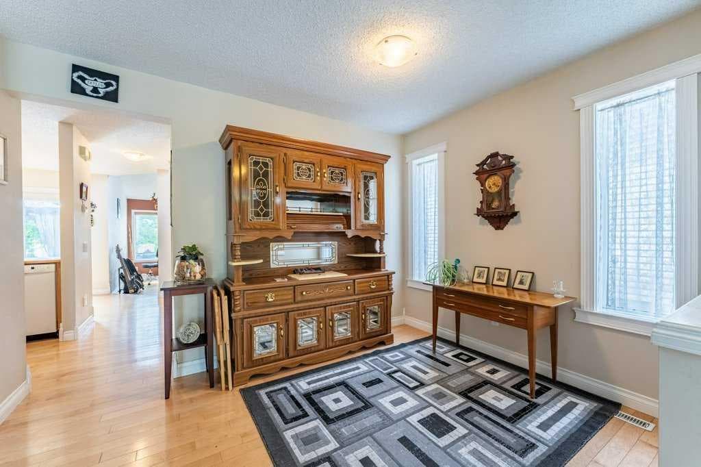 250 Mt Lorette Close SE