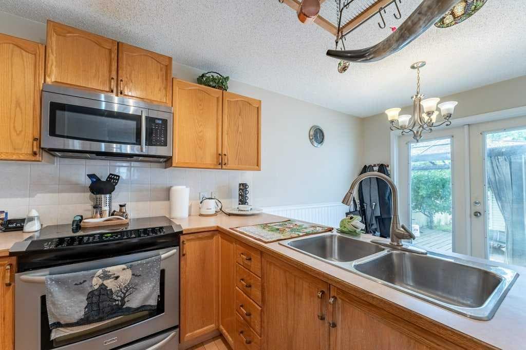 250 Mt Lorette Close SE