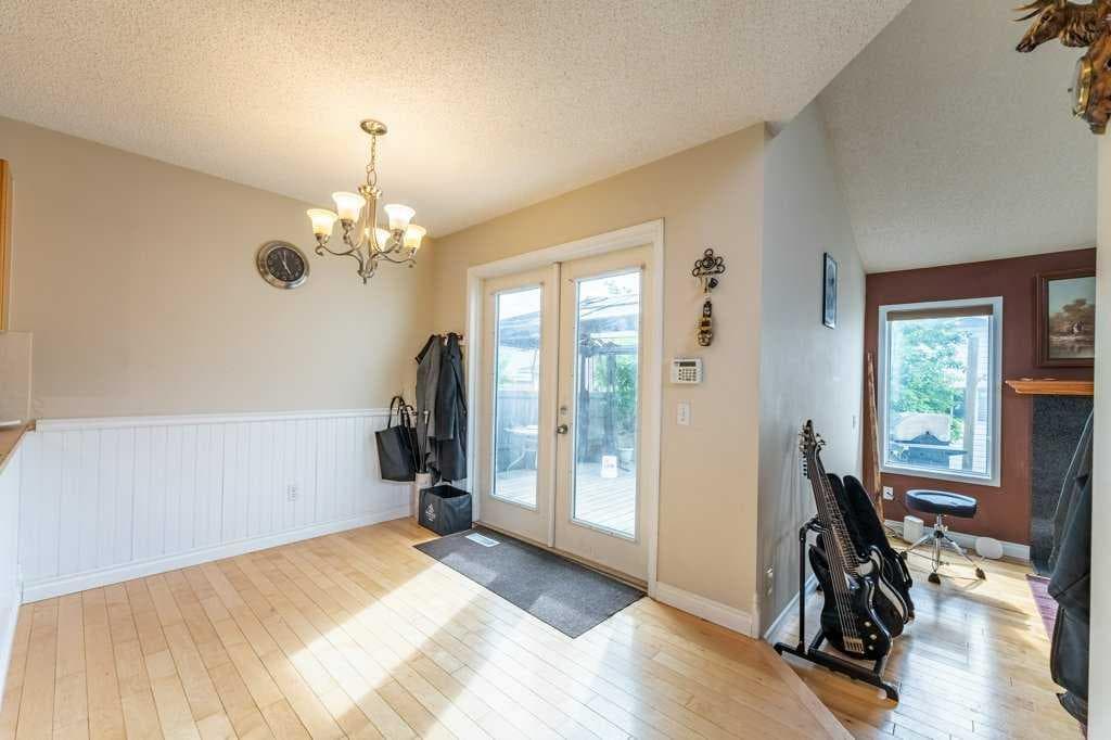 250 Mt Lorette Close SE