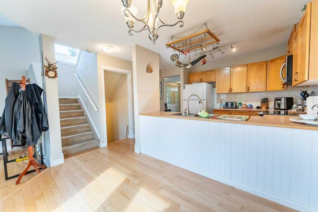 250 Mt Lorette Close SE
