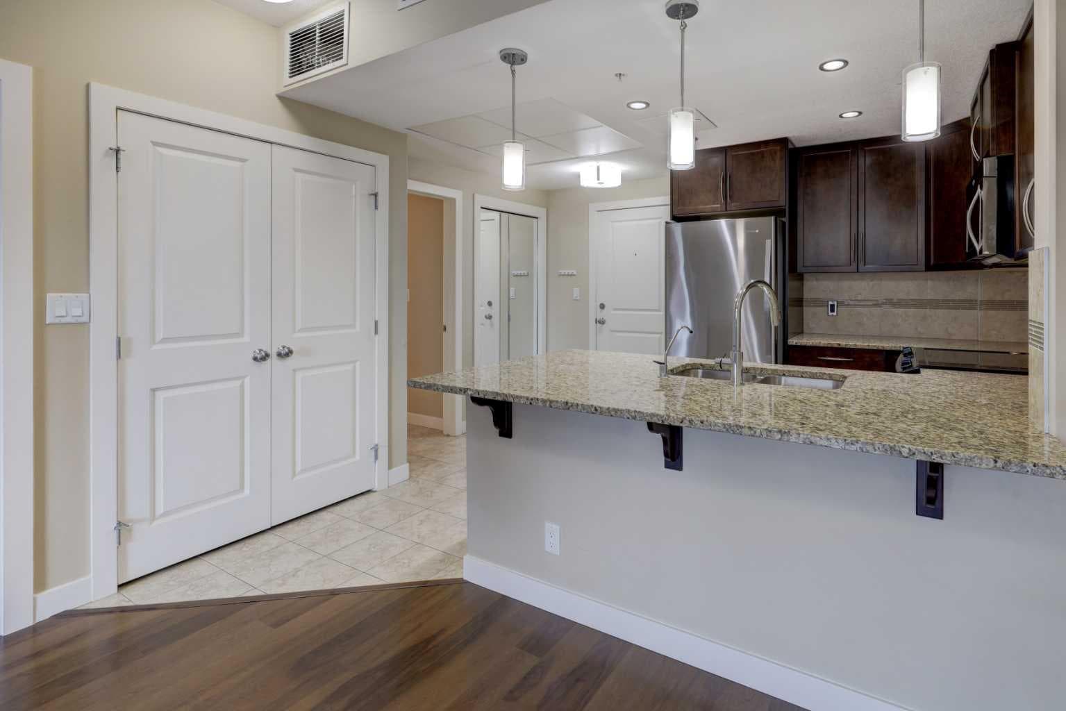 206, 16 Varsity Estates Circle NW