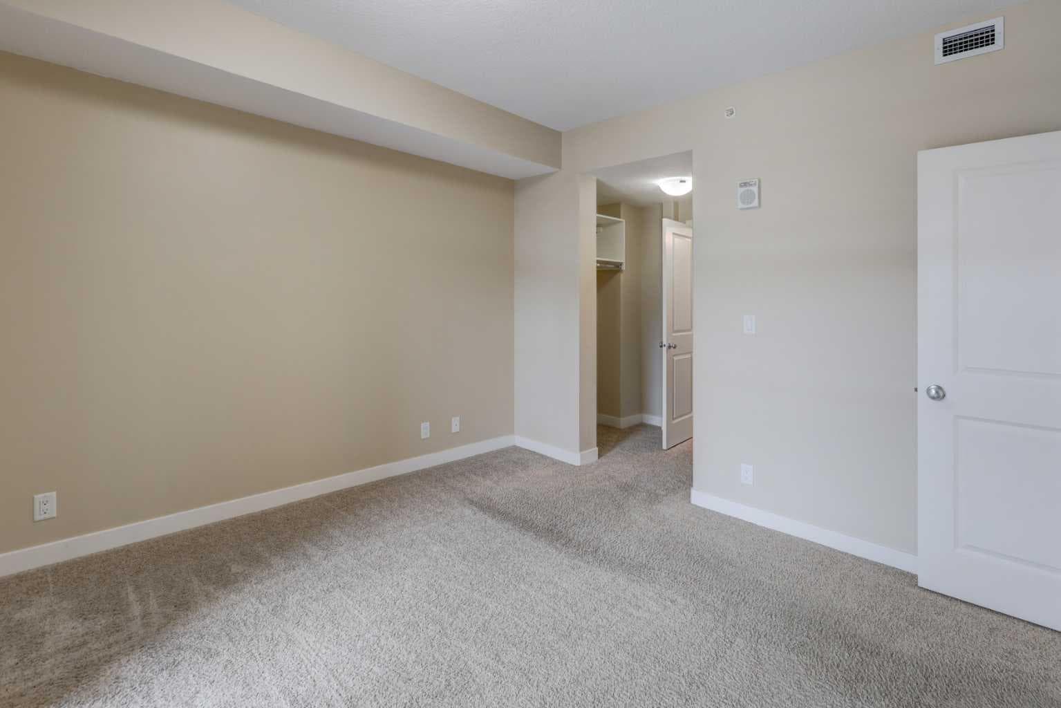 206, 16 Varsity Estates Circle NW