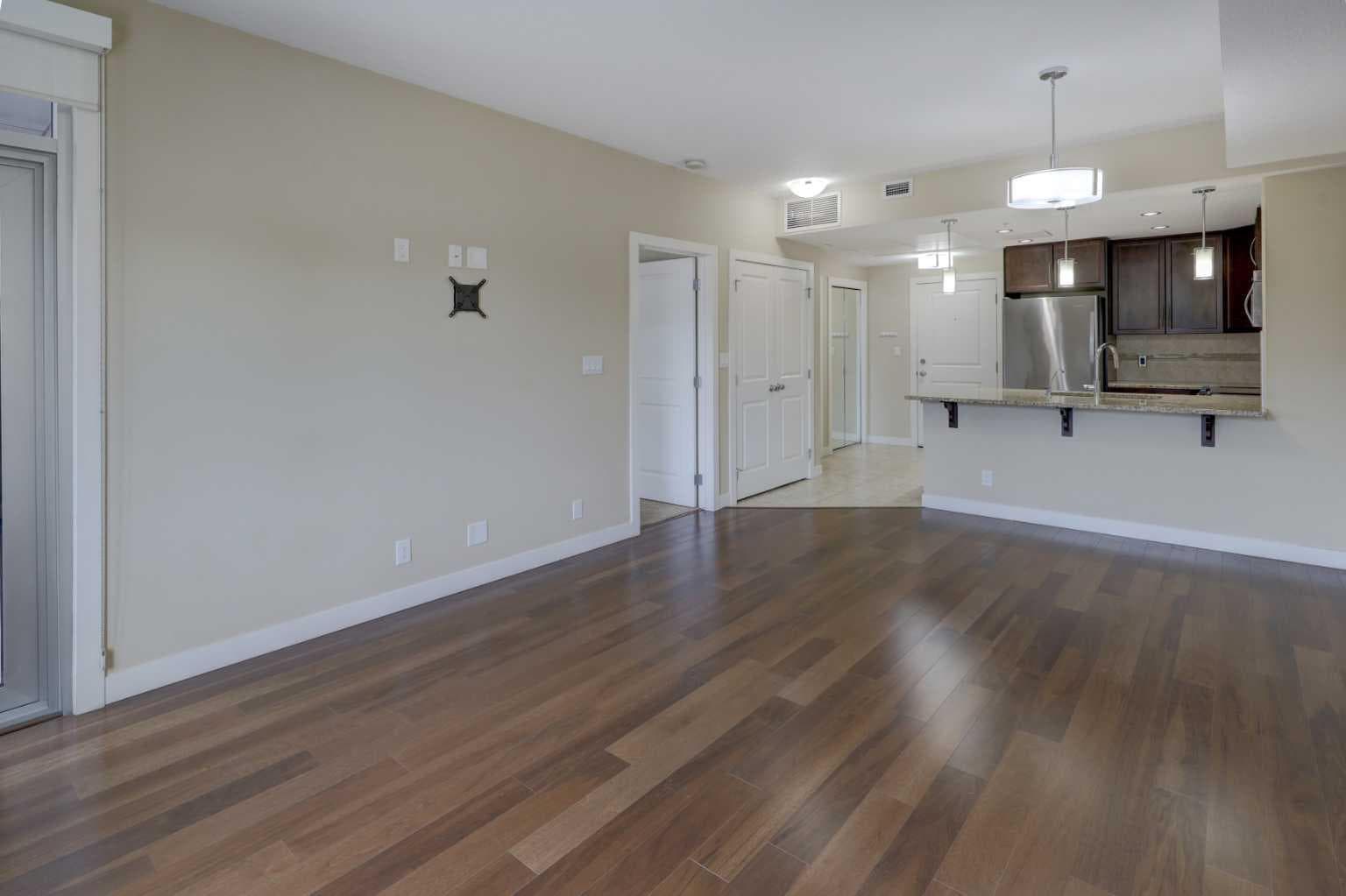 206, 16 Varsity Estates Circle NW