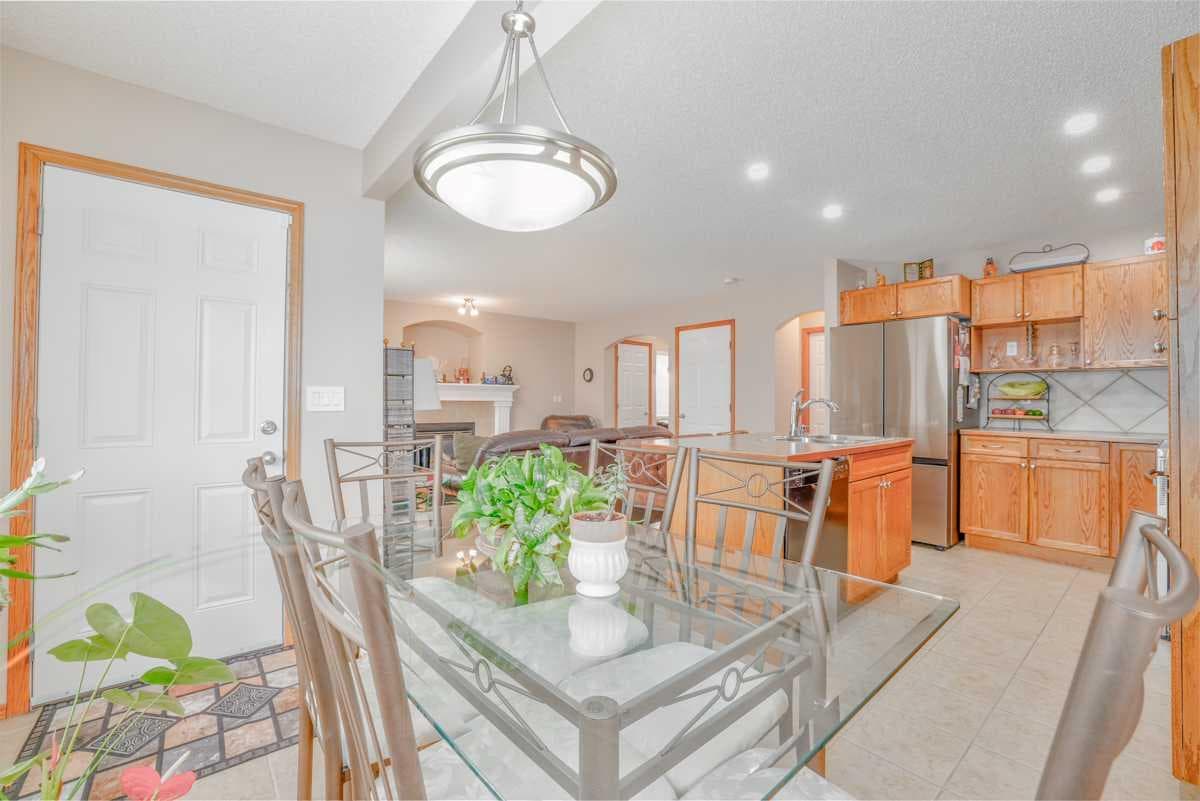 42 Royal Birch Landing NW