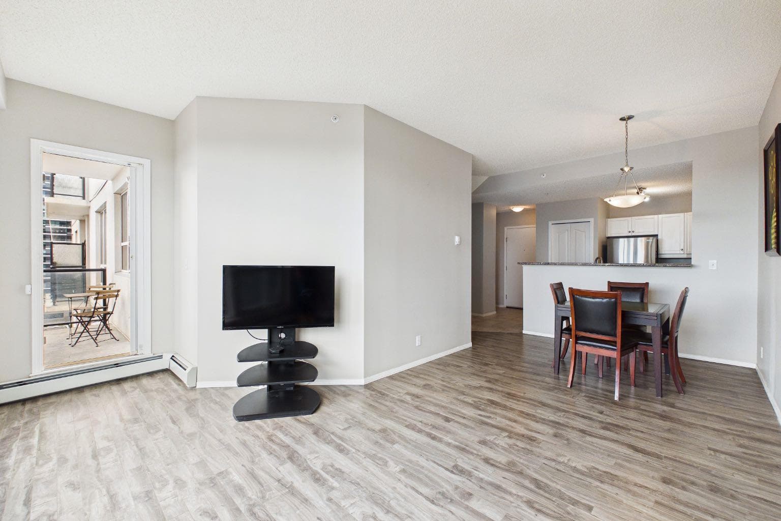 1005, 1053 10 Street SW