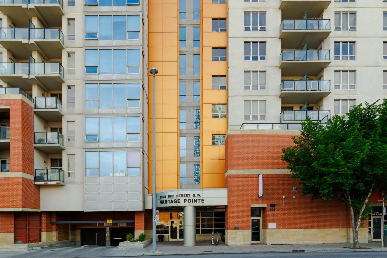 1005, 1053 10 Street SW