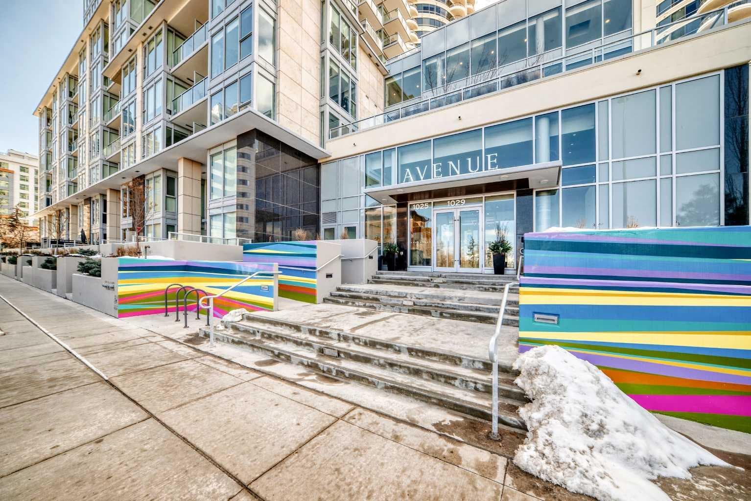 2001, 1025 5 Avenue SW