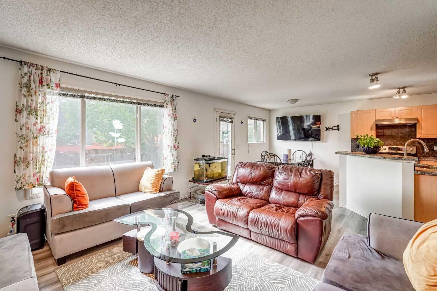 84 Saddletree Close NE