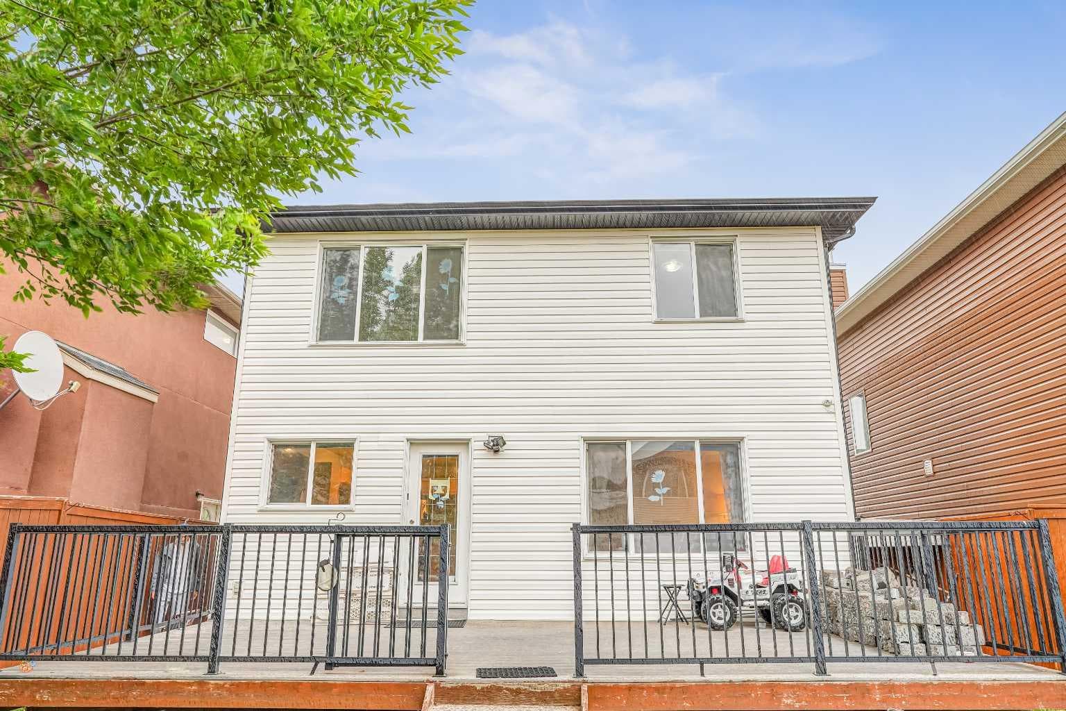 84 Saddletree Close NE