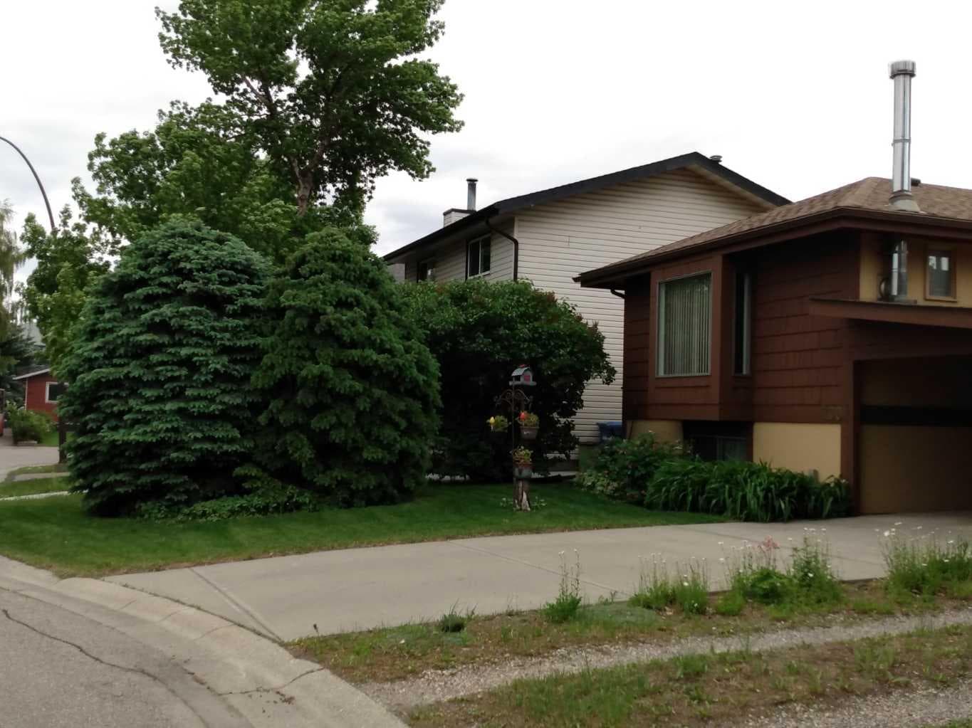 100 Doverglen Crescent SE