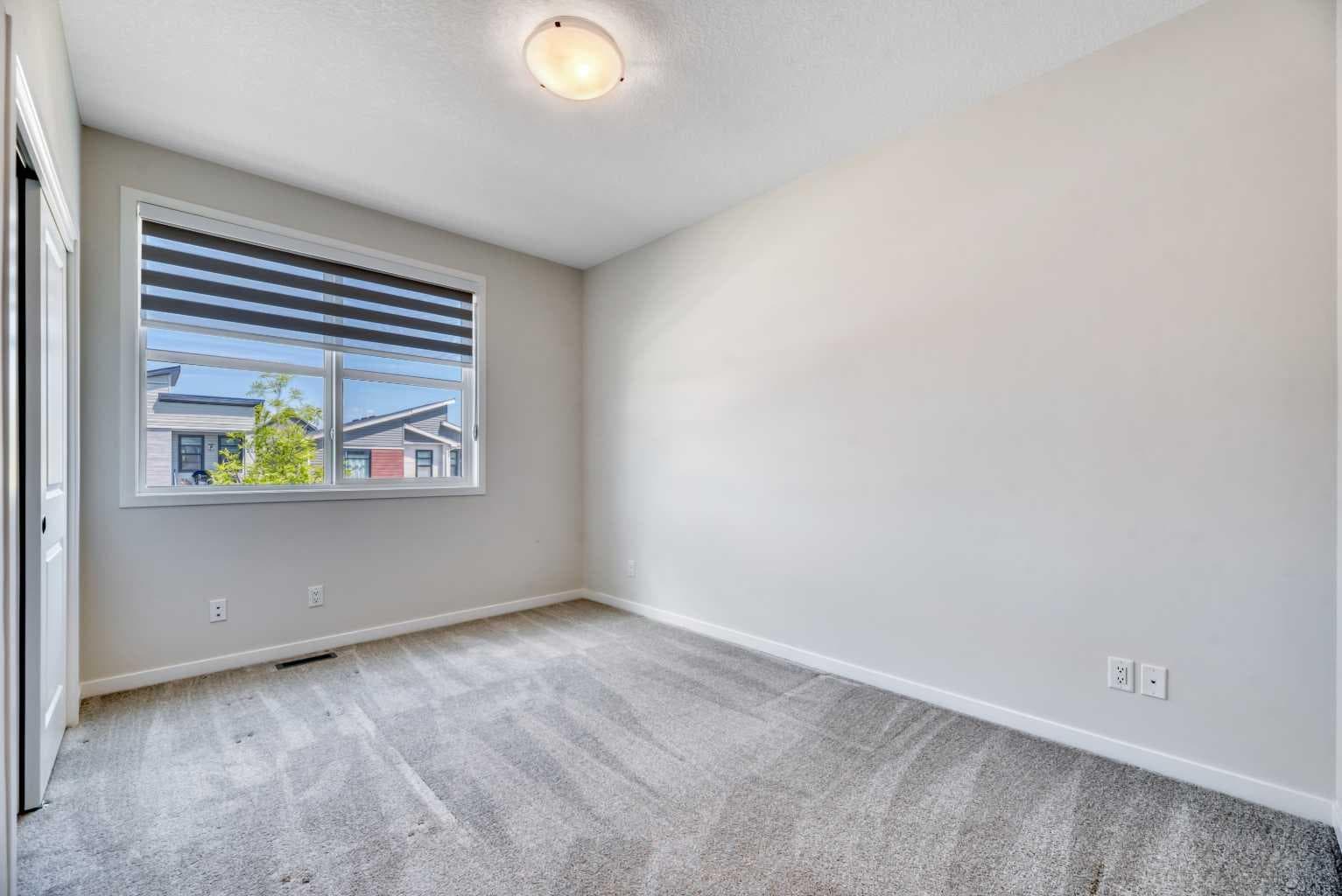 33 Lucas Rise NW