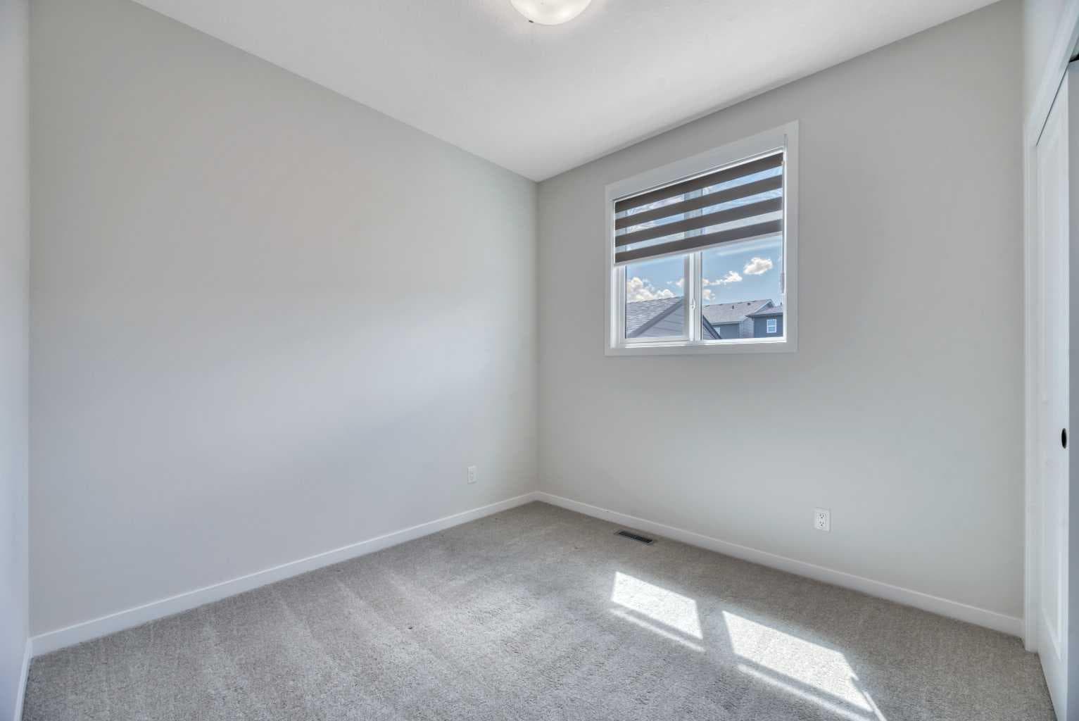 33 Lucas Rise NW