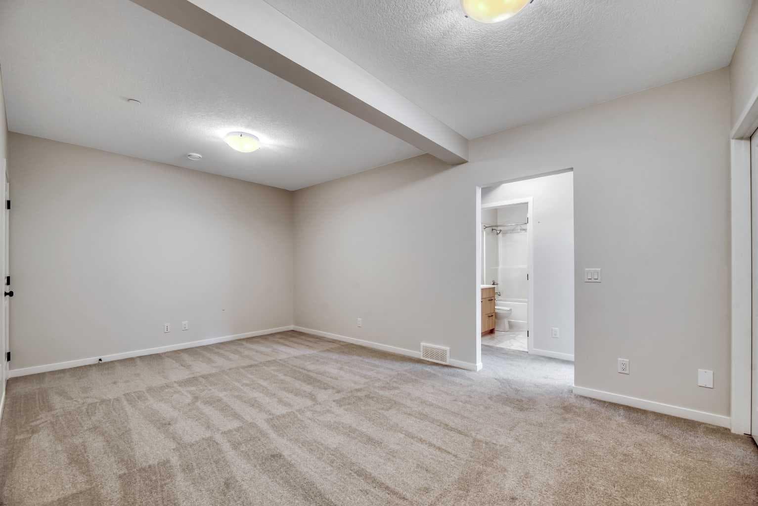 33 Lucas Rise NW