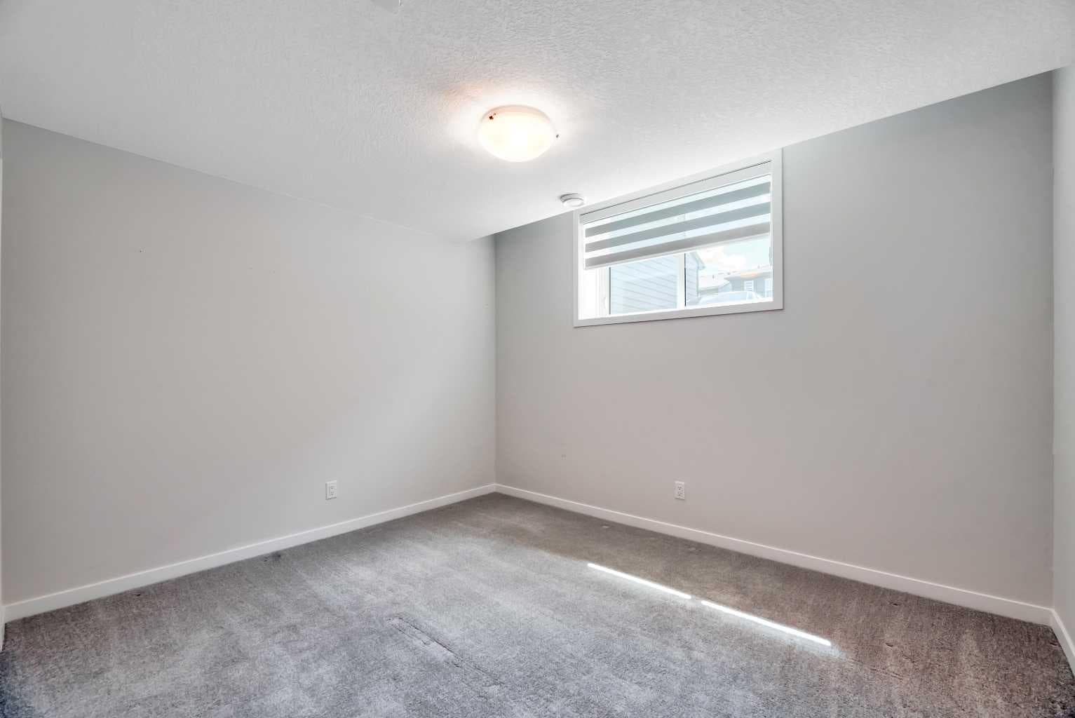 33 Lucas Rise NW