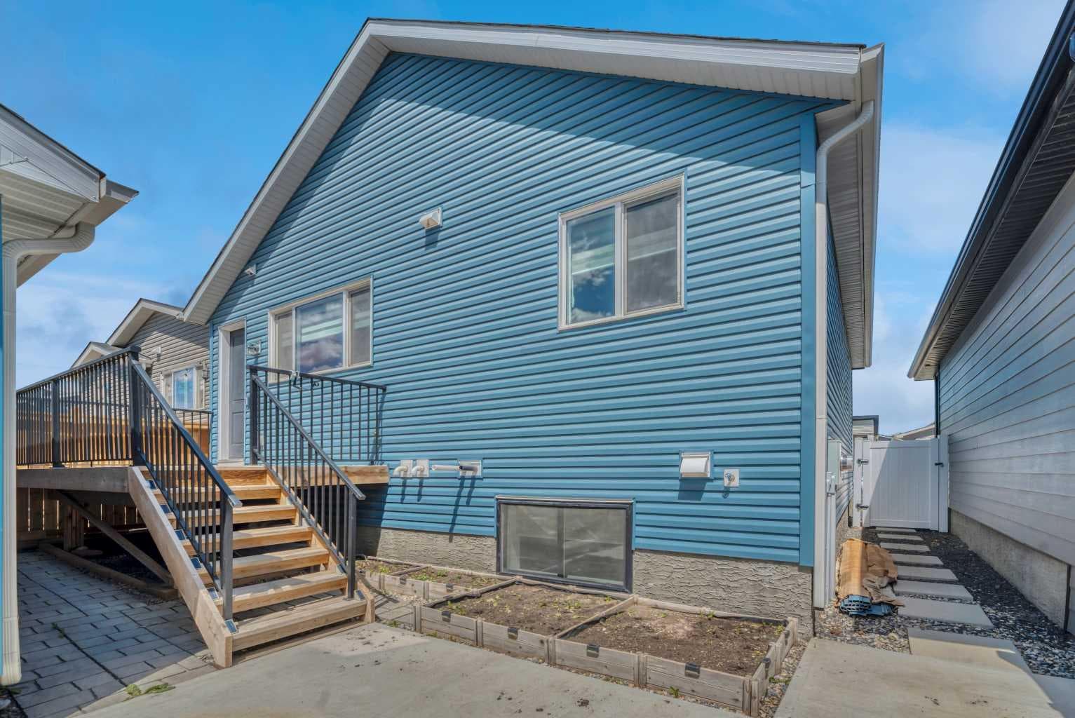 33 Lucas Rise NW