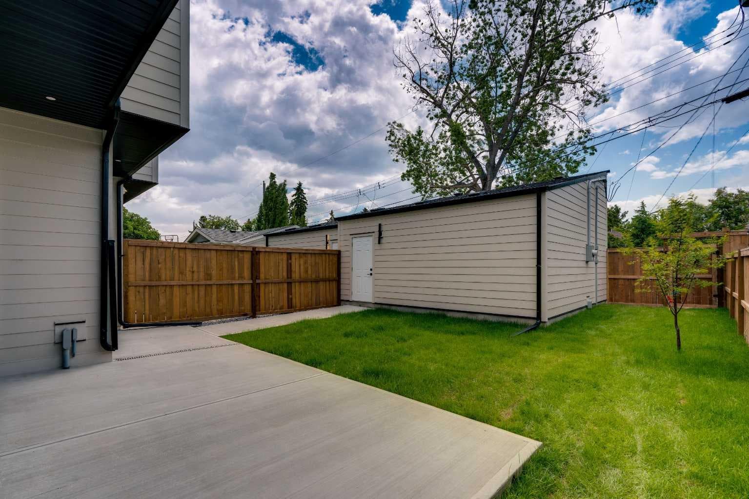 3919 23 Avenue SW