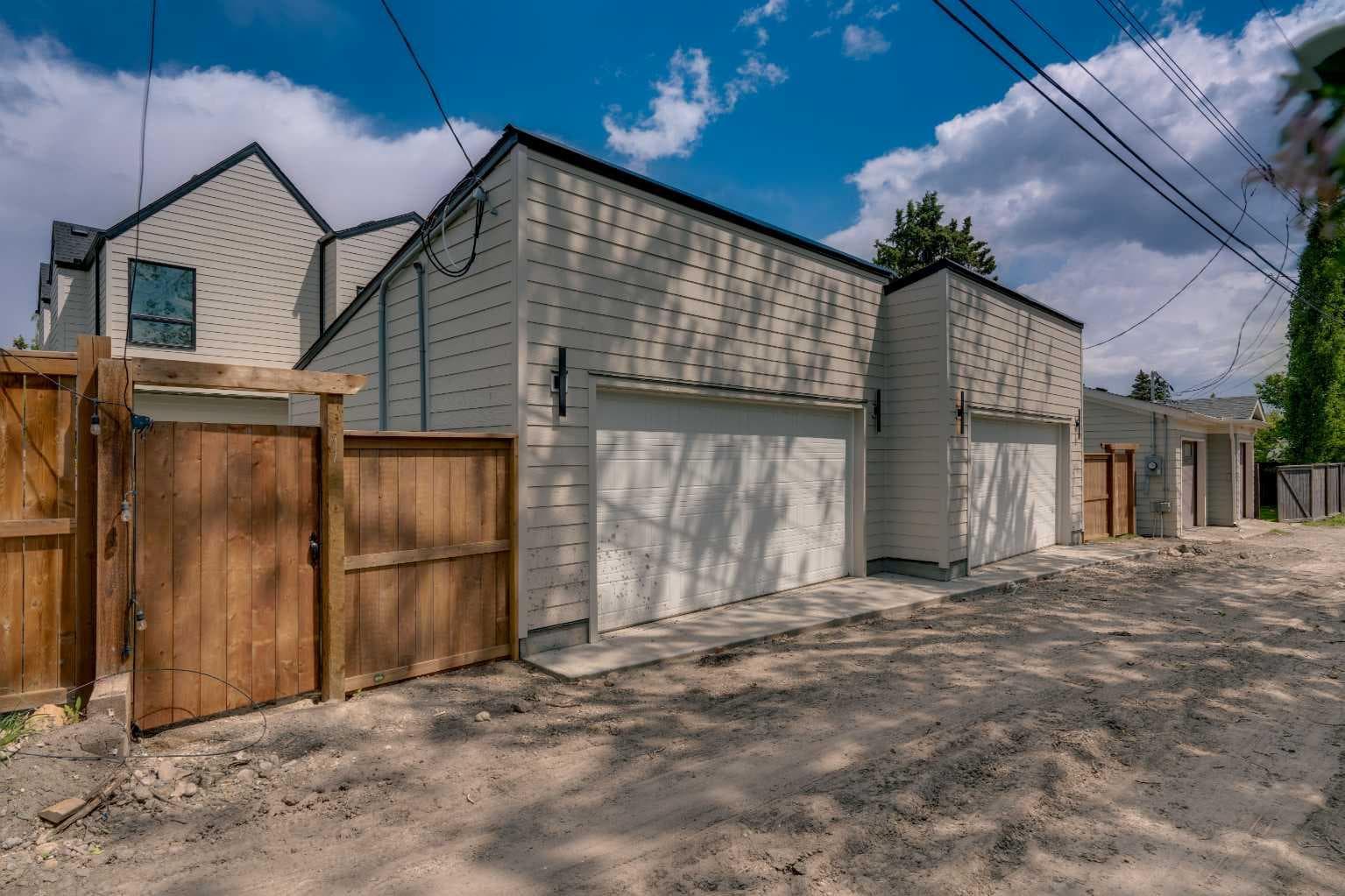 3919 23 Avenue SW