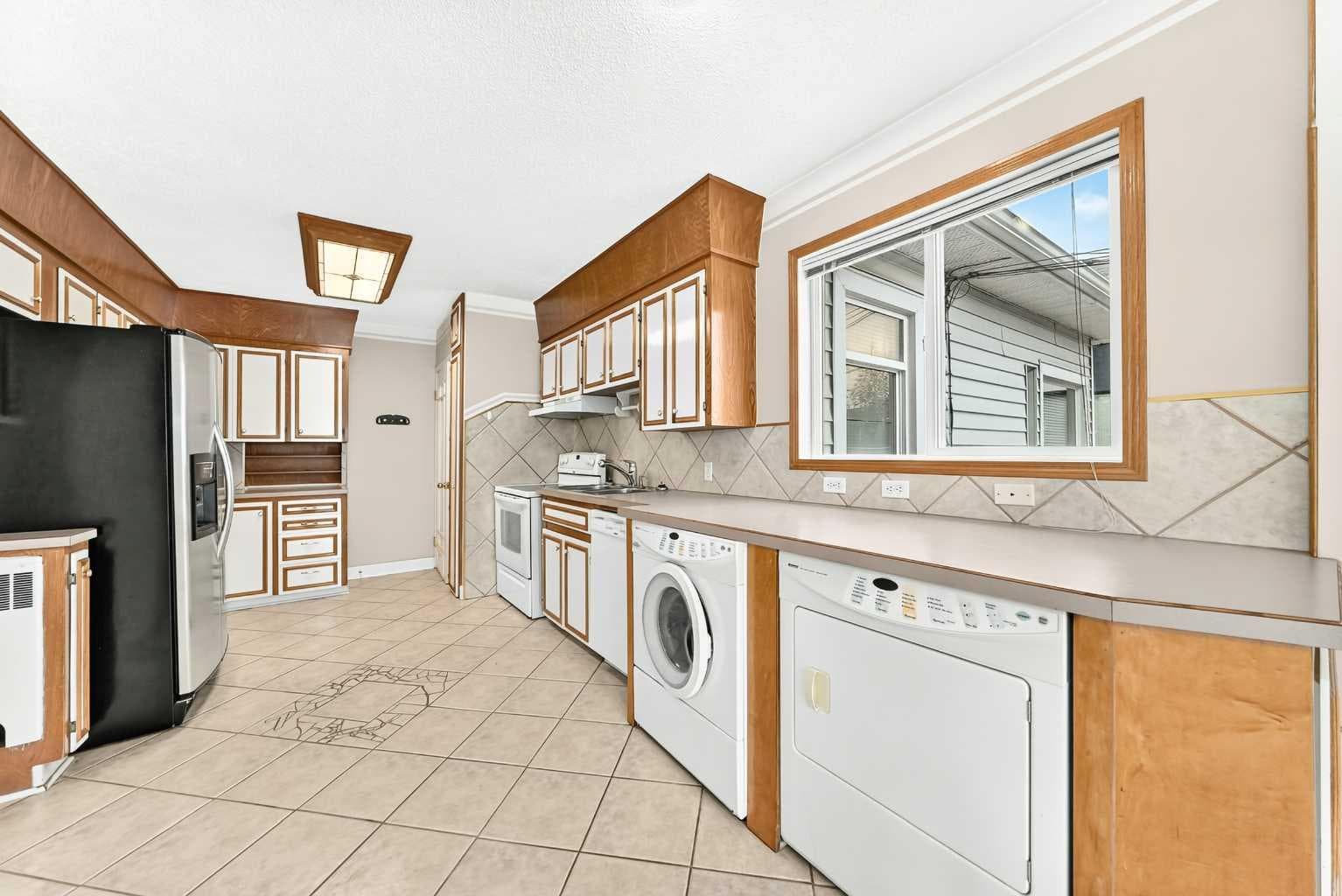 1712 28 Street SW