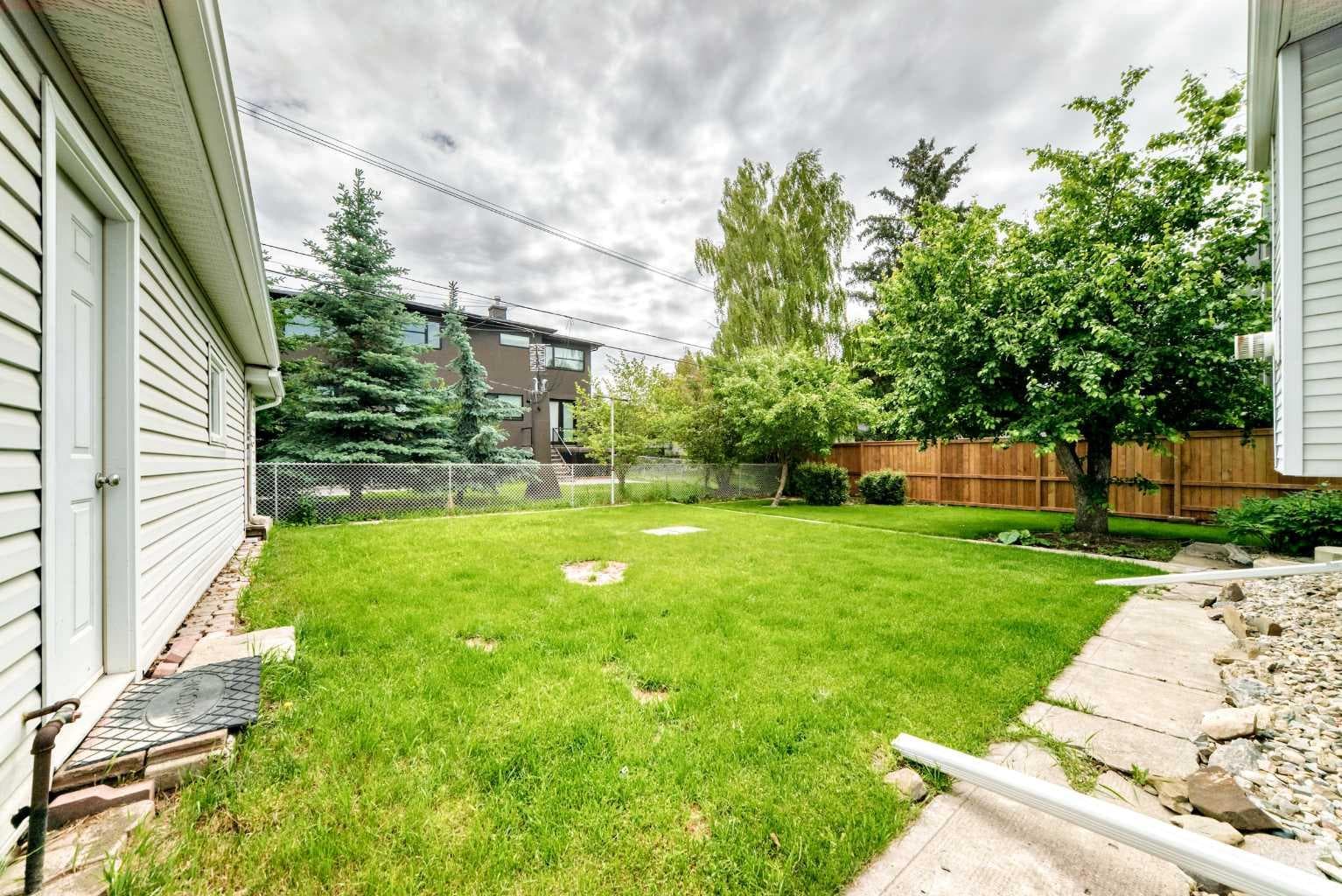 1712 28 Street SW