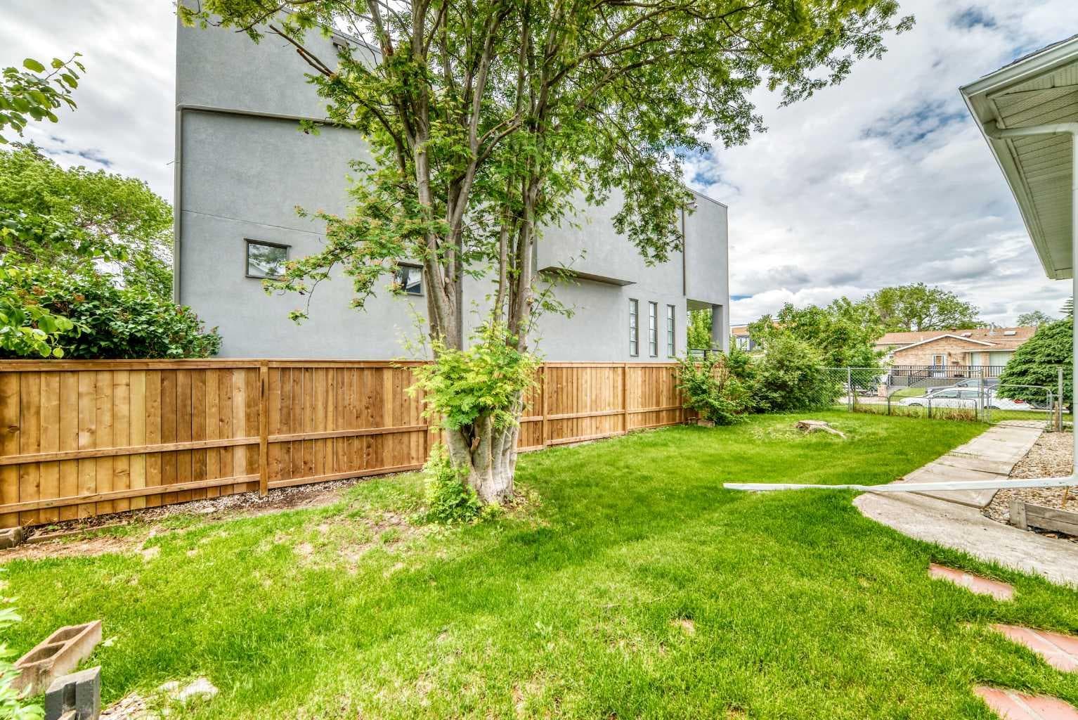 1712 28 Street SW