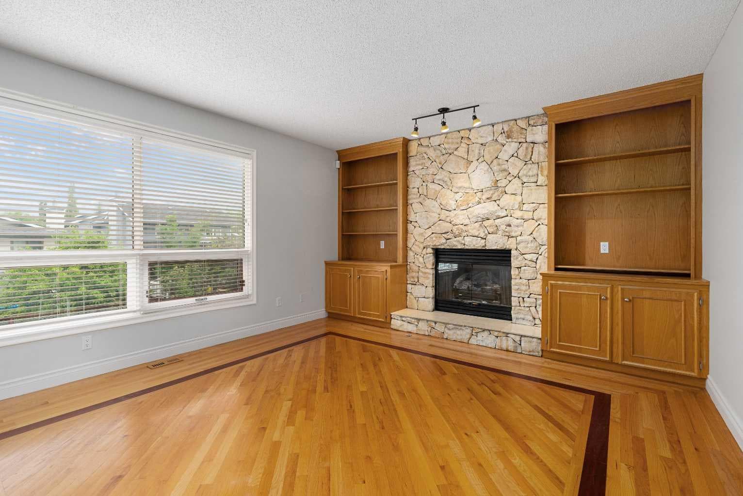 112 Hawkford Crescent NW
