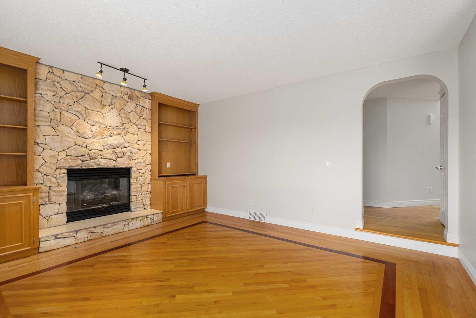 112 Hawkford Crescent NW