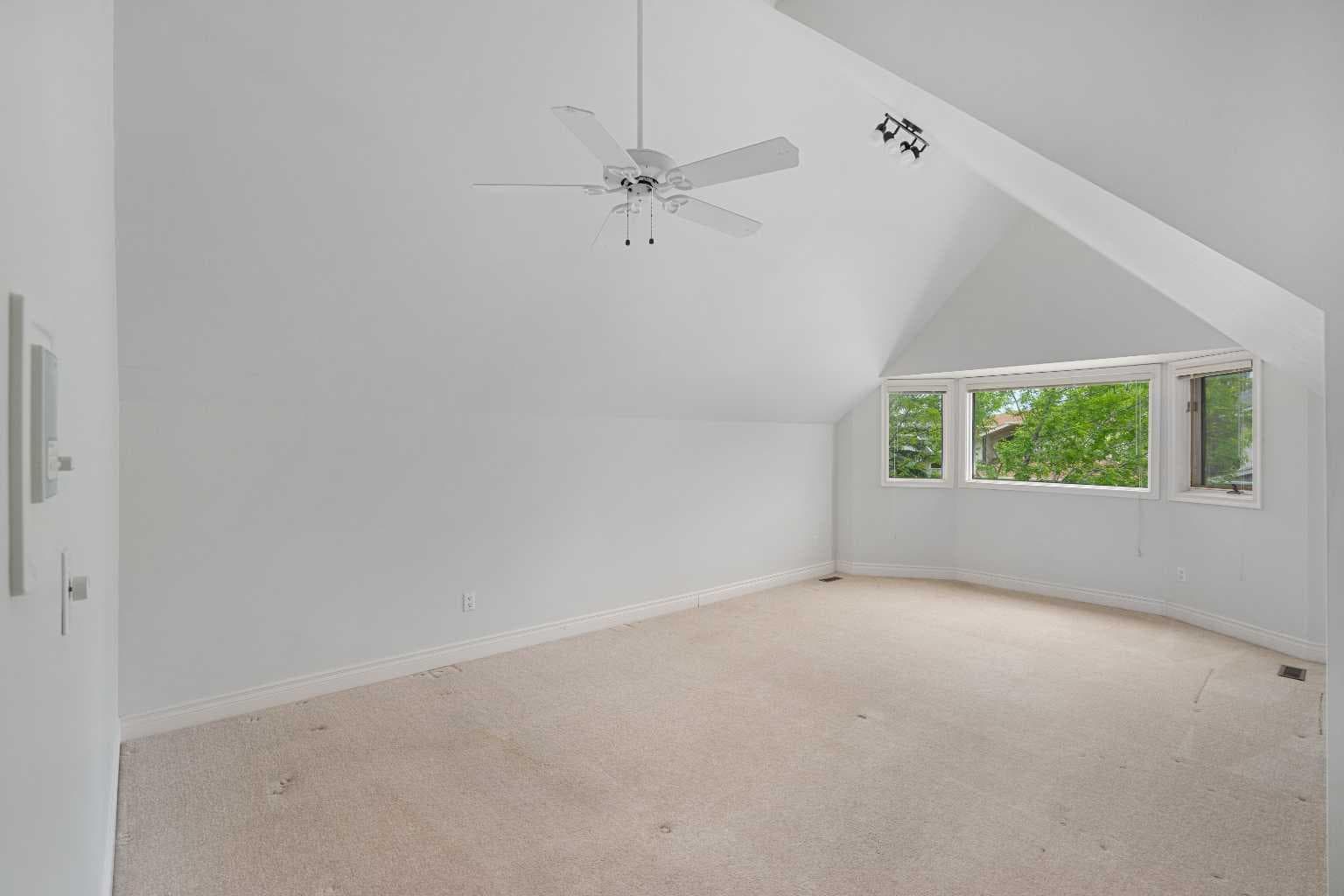 112 Hawkford Crescent NW