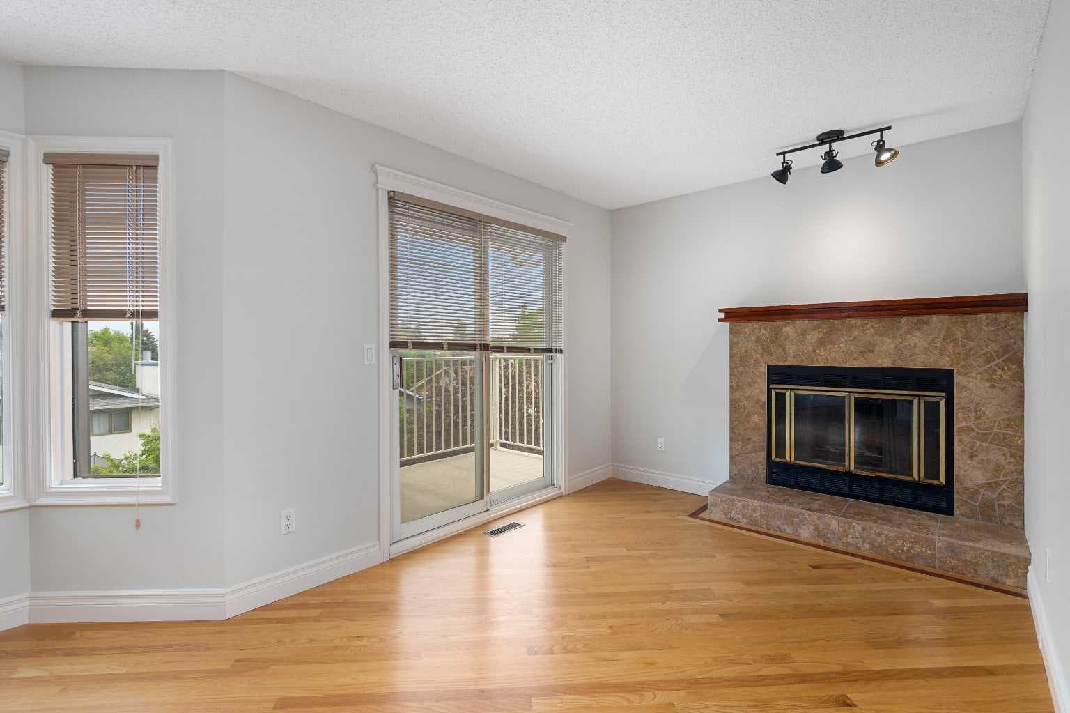 112 Hawkford Crescent NW