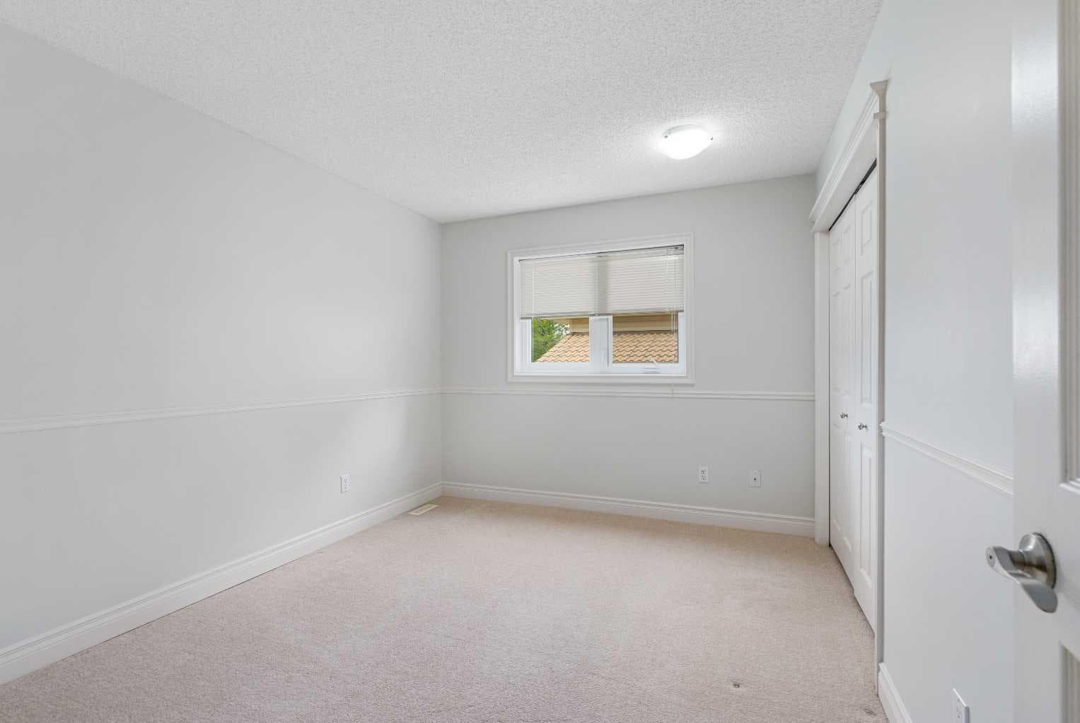 112 Hawkford Crescent NW