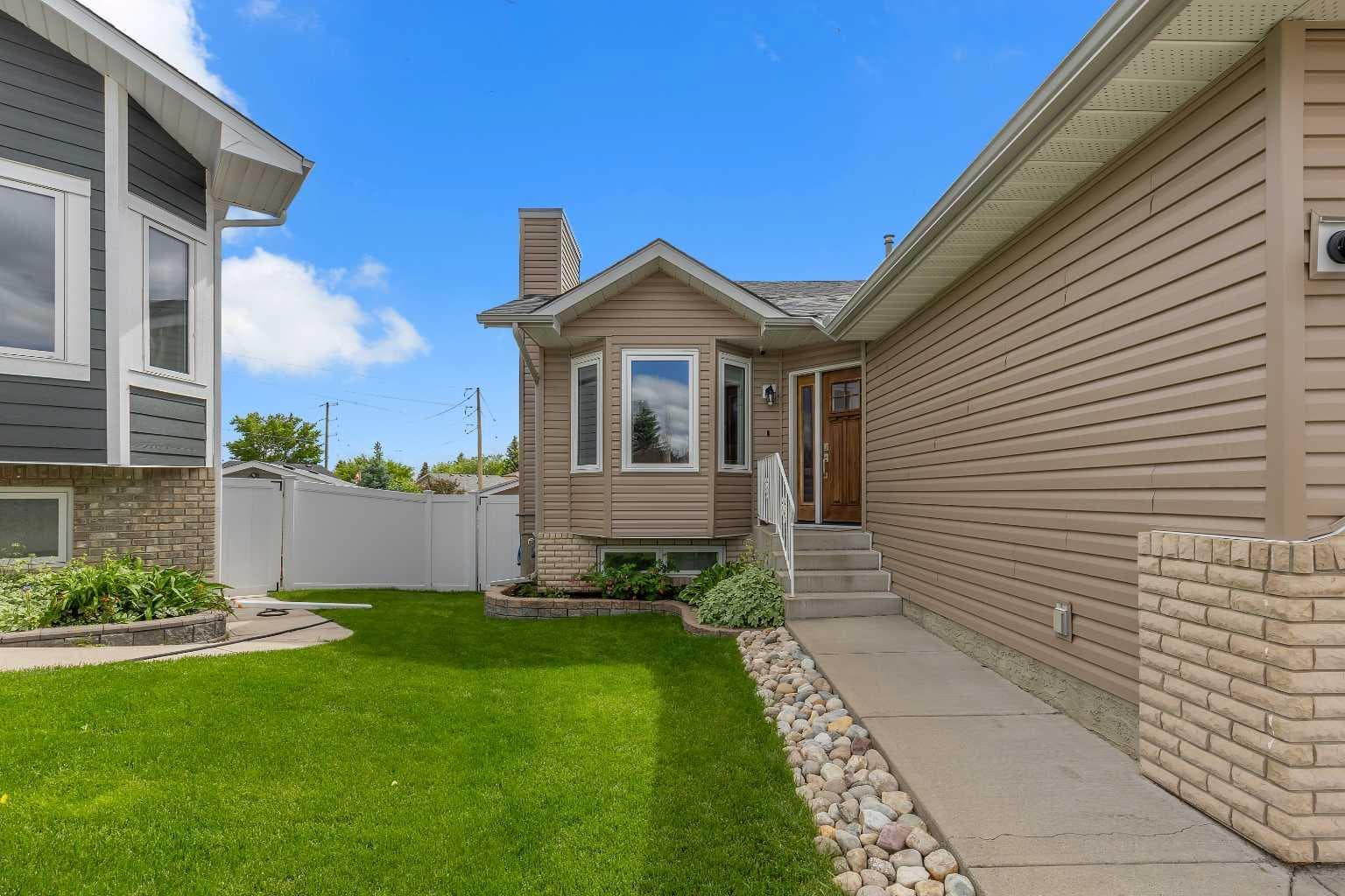 56 Coverdale Place NE