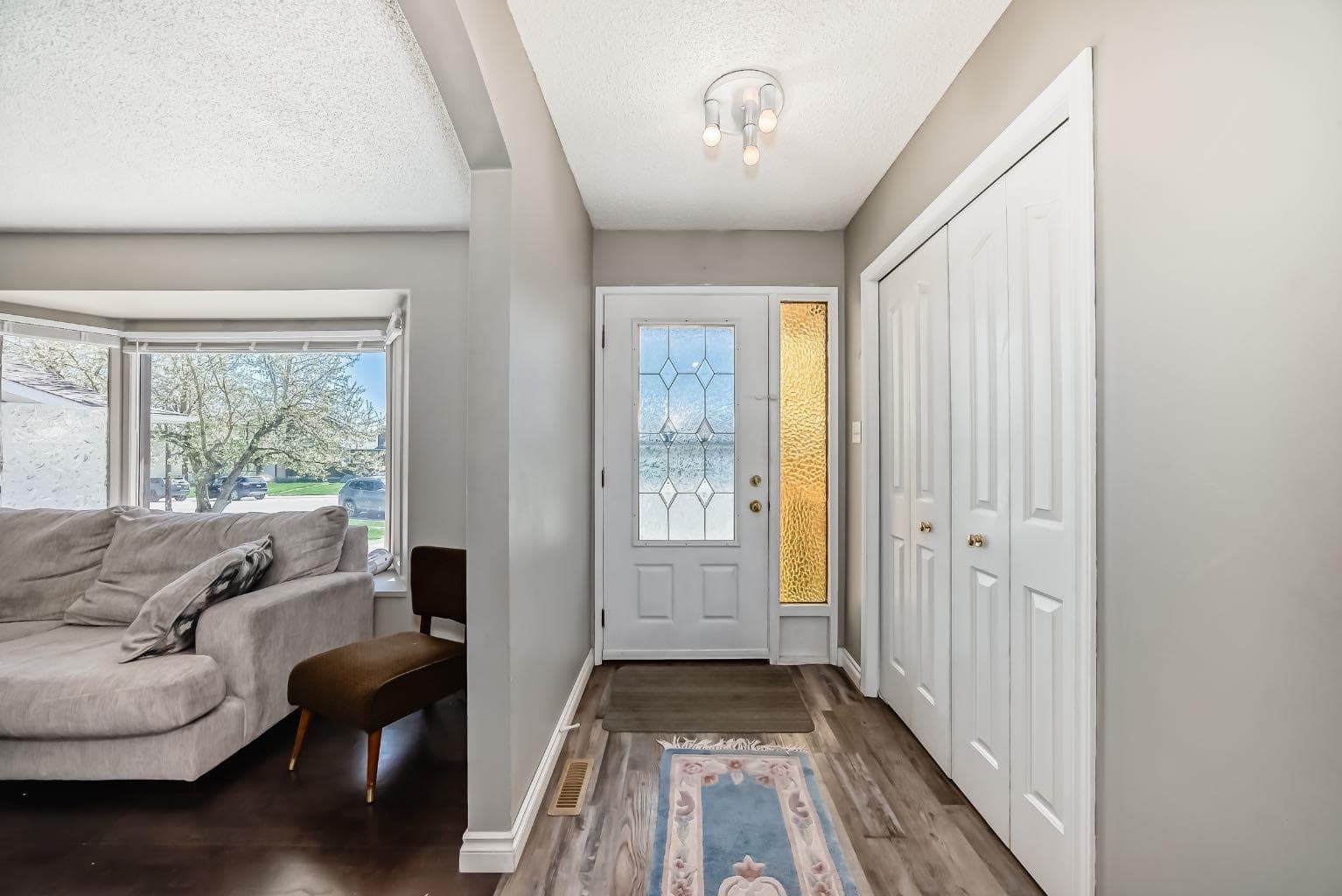 28 Rundlelawn Place NE