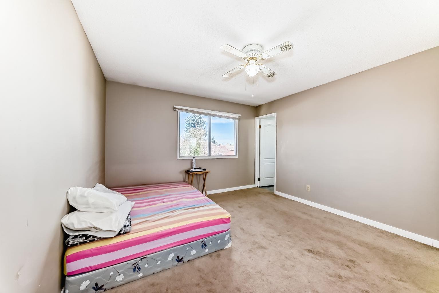 28 Rundlelawn Place NE