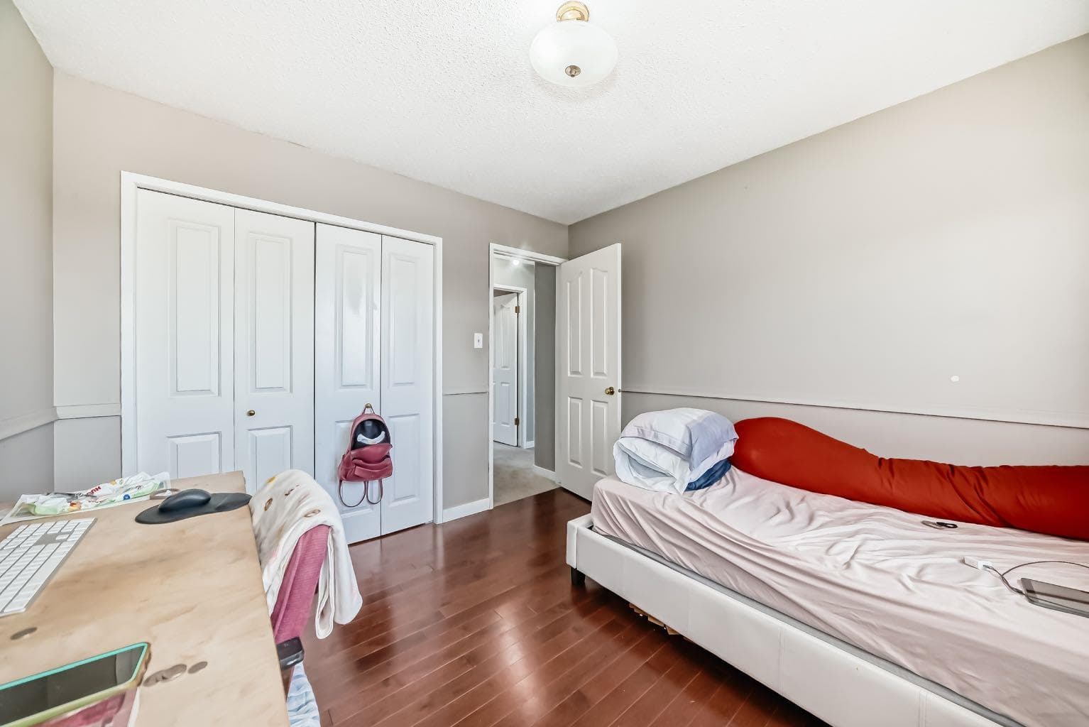 28 Rundlelawn Place NE