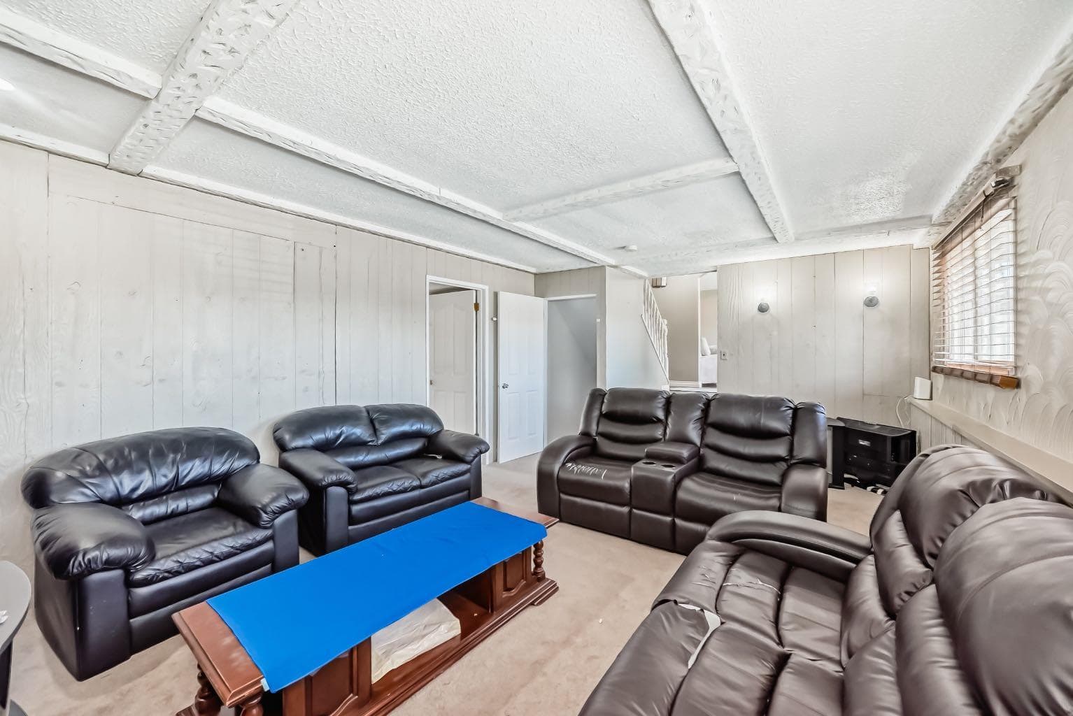 28 Rundlelawn Place NE