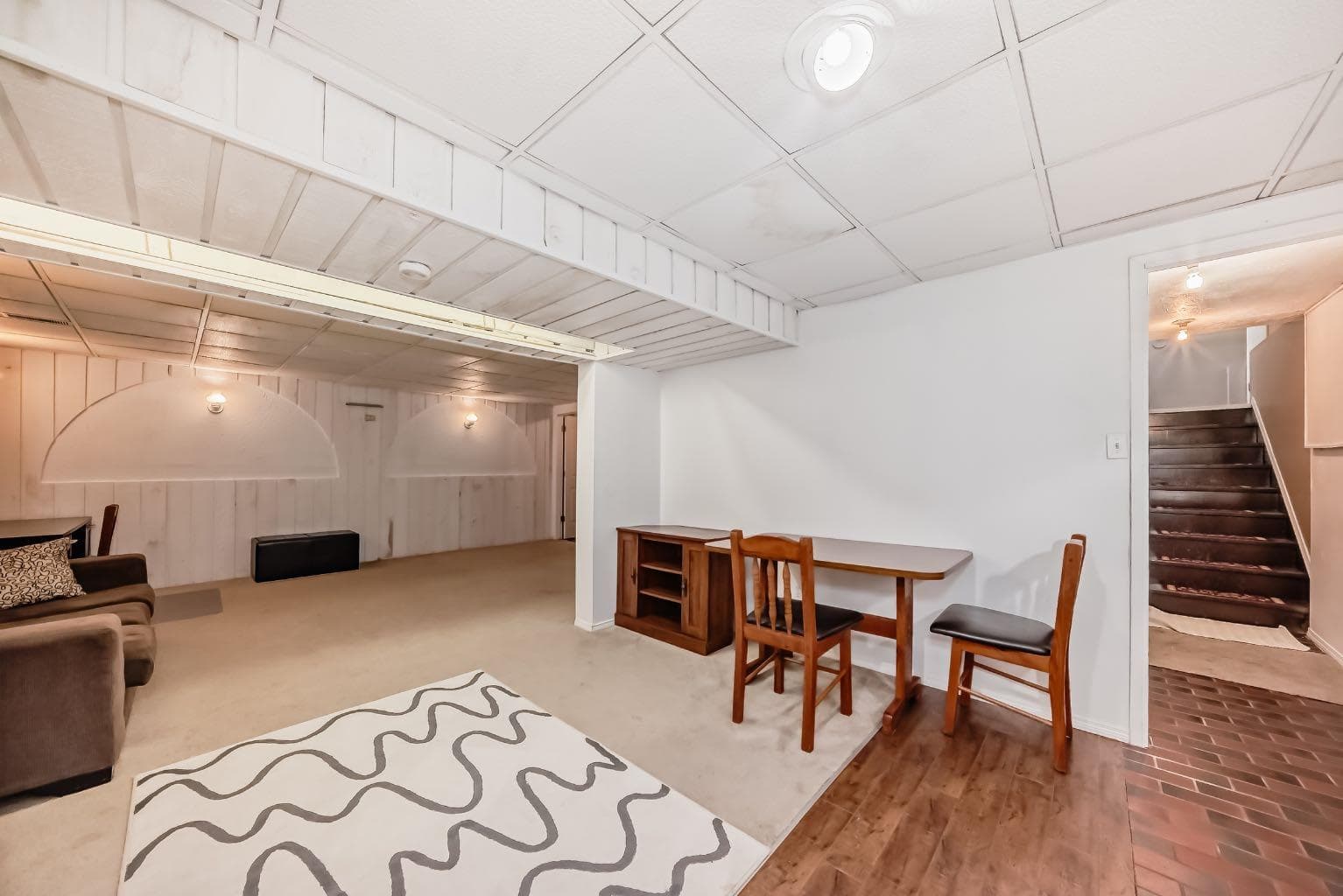 28 Rundlelawn Place NE