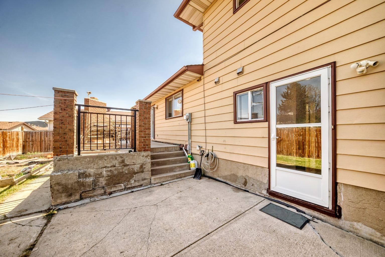 28 Rundlelawn Place NE