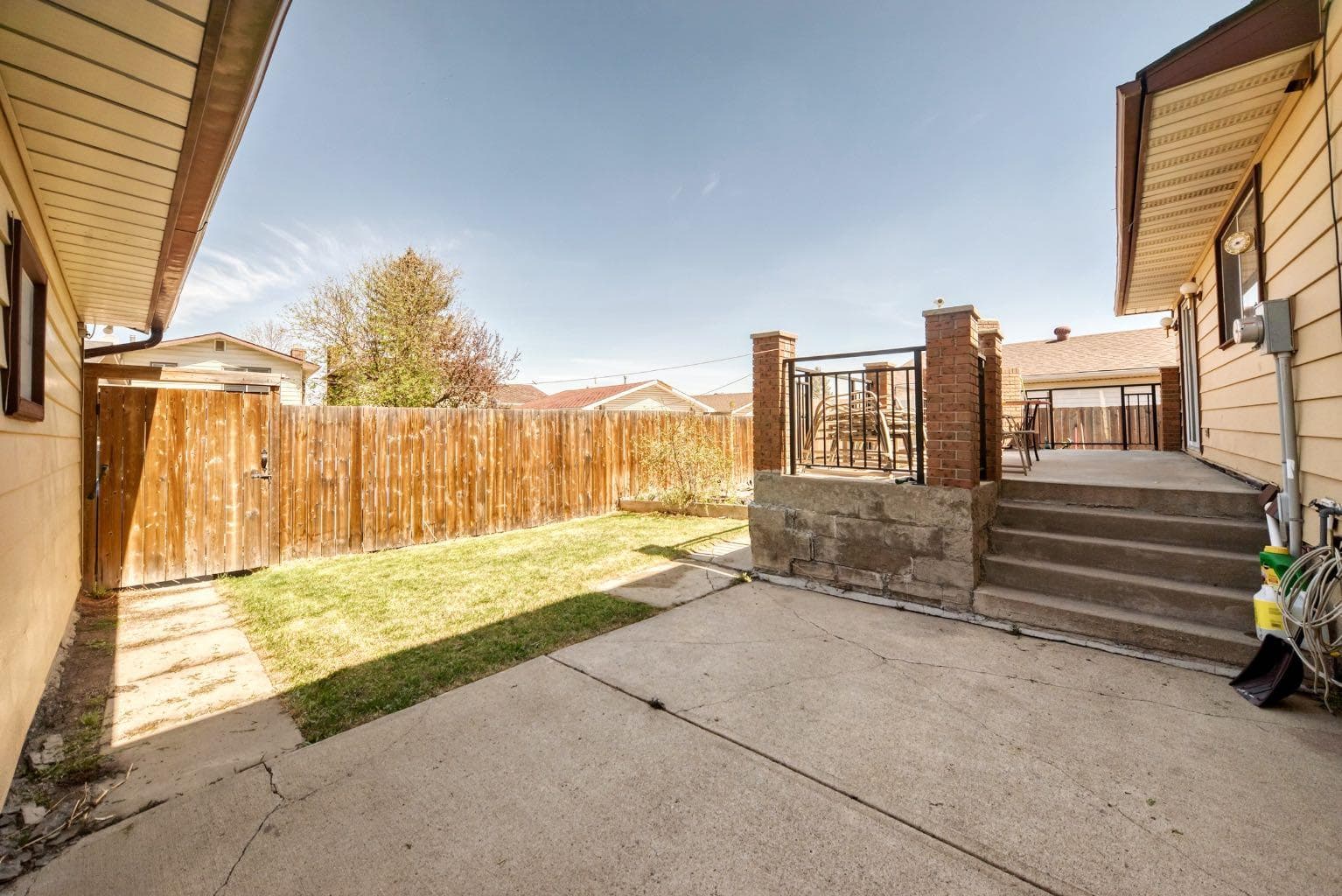 28 Rundlelawn Place NE