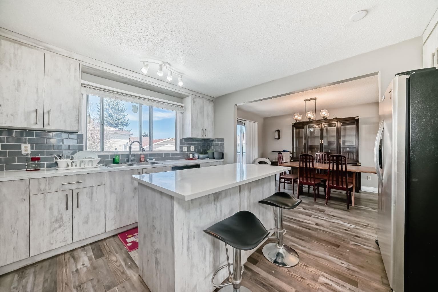 28 Rundlelawn Place NE